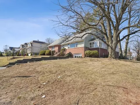 416 Valley View Ave, Paramus, NJ 07652 photo 4
