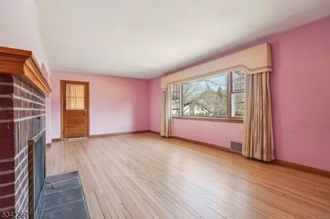 416 Valley View Ave, Paramus, NJ 07652 photo 8