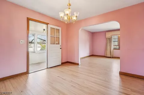 416 Valley View Ave, Paramus, NJ 07652 photo 13