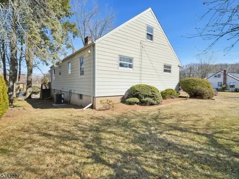 416 Valley View Ave, Paramus, NJ 07652 photo 5