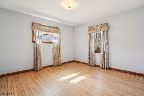 416 Valley View Ave, Paramus, NJ 07652 photo 20