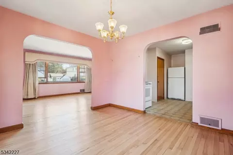 416 Valley View Ave, Paramus, NJ 07652 photo 14