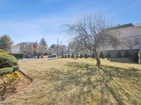 416 Valley View Ave, Paramus, NJ 07652 photo 6