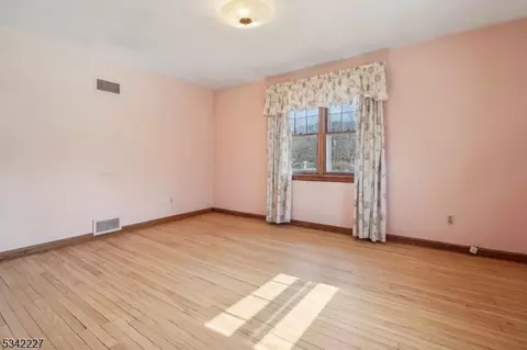 416 Valley View Ave, Paramus, NJ 07652 photo 19