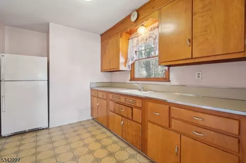 416 Valley View Ave, Paramus, NJ 07652 photo 16