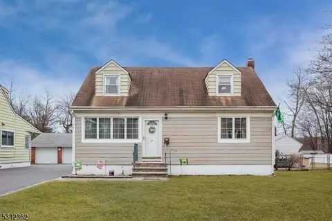 19 King St, Clark, NJ 07066