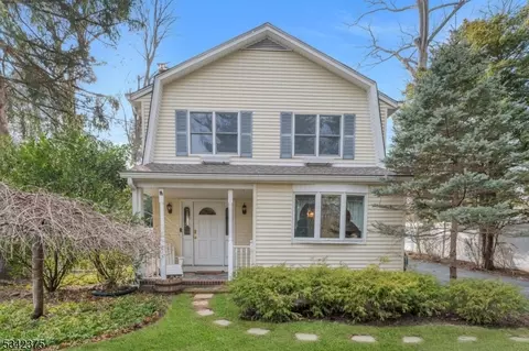 33 Hopper St, Hillsdale, NJ 07642