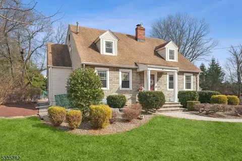 18 Charlotte Dr, Bridgewater, NJ 08807