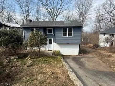 19 Hemlock Rd, Byram Twp, NJ 07821