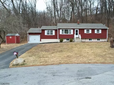 3 Susan Ct, Vernon, NJ 07462