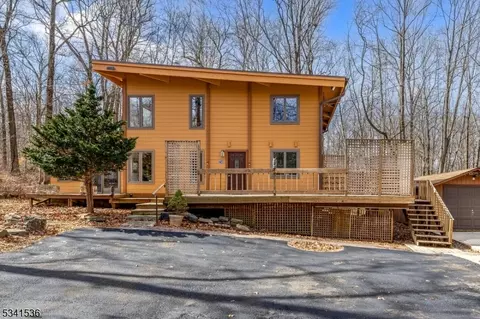 72 Lindbergh Rd, Ringoes, NJ 08551