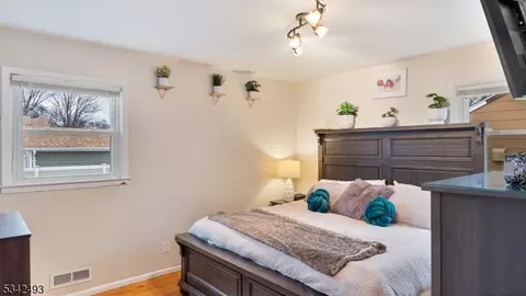 85 Warwick Rd, Hillside, NJ 07205 photo 8