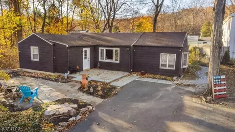 52 Memory Ln, Denville, NJ 07834