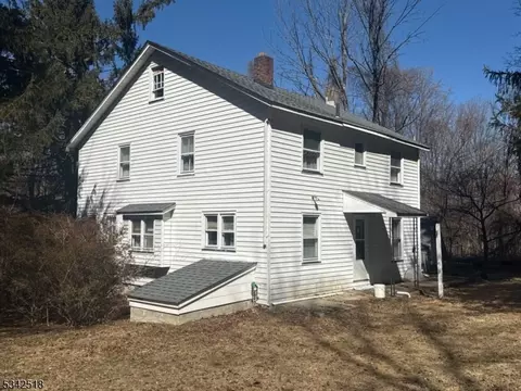 25 Mickens Ln, West Milford, NJ 07480