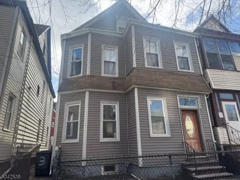3 Sherman St, Passaic, NJ 07055