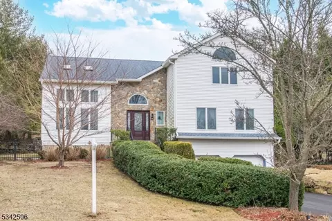 21 Fernwood Rd, Rockaway, NJ 07866
