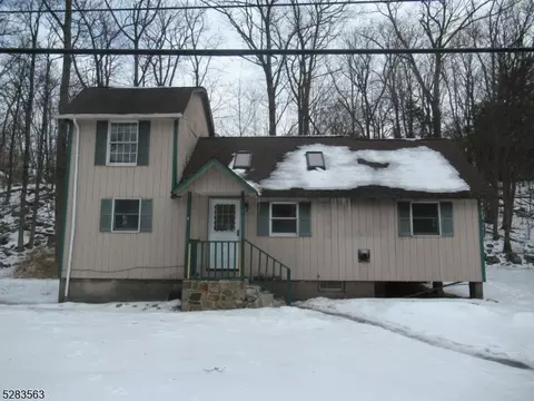 73 Breakneck Rd, Highland Lakes, NJ 07422