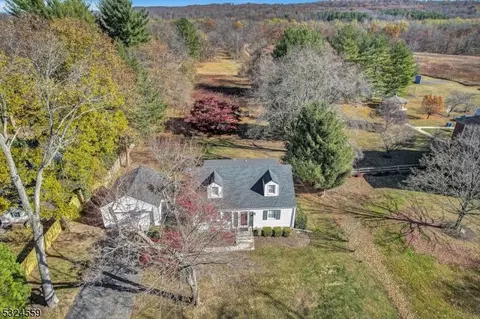17 Montgomery Ave, Rocky Hill, NJ 08553