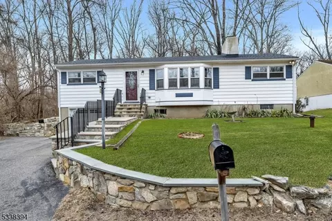 12 Spruce Dr, Green Twp, NJ 07821