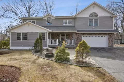 150 Dogwood Dr, Oakland, NJ 07436