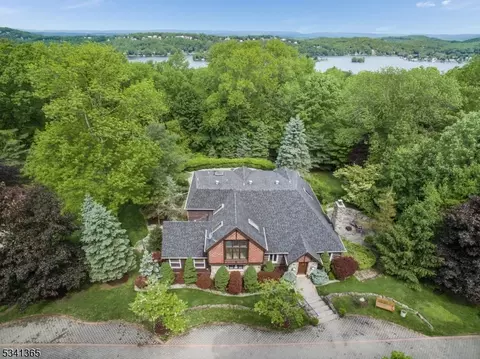 182 Stanhope Rd, Sparta, NJ 07871
