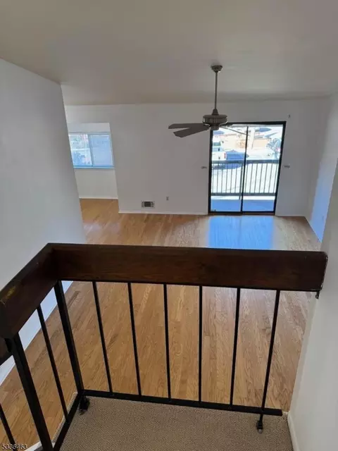 32 Summit Ct, Annandale, NJ 08801