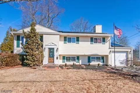 29 Barbara Dr, Succasunna, NJ 07876
