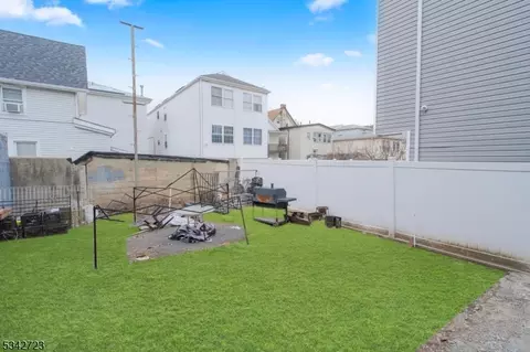 161 Court St, Elizabeth City, NJ 07206