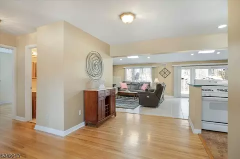 53 Hamilton Ave, Wayne, NJ 07470 photo 8