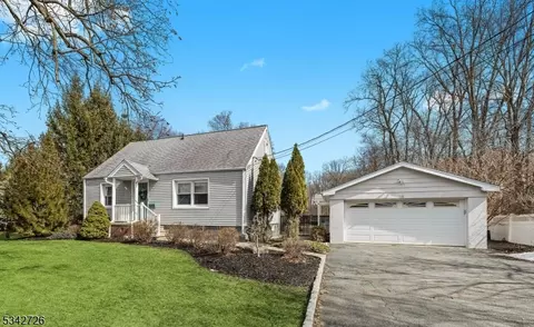 28 New St, Pequannock Twp, NJ 07440