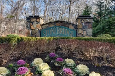 10 Whimble Ct, Wayne, NJ 07470