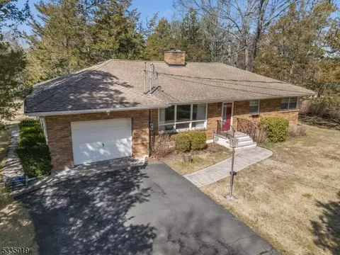 7 Deer Path Rd, Lebanon, NJ 08833