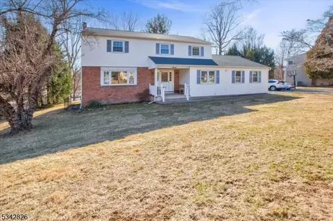 7 Tallwood Ct, Morris Plains, NJ 07950