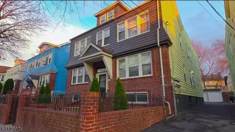 424-426 Leslie St, Newark, NJ 07112