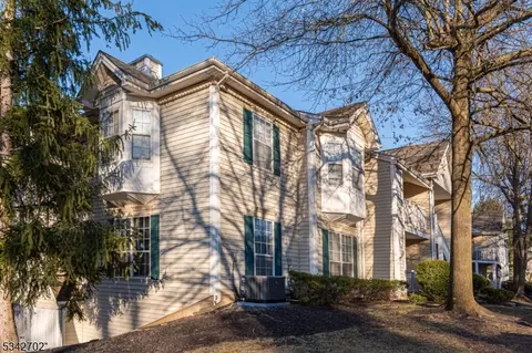 113 Sapphire Ln, Franklin Park, NJ 08823