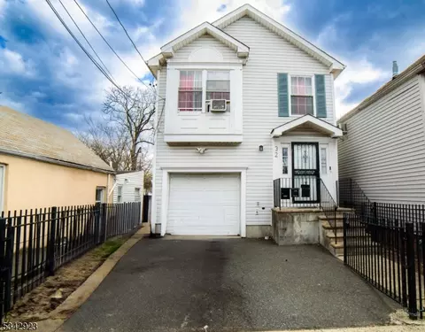 32 Holland St, Newark, NJ 07103