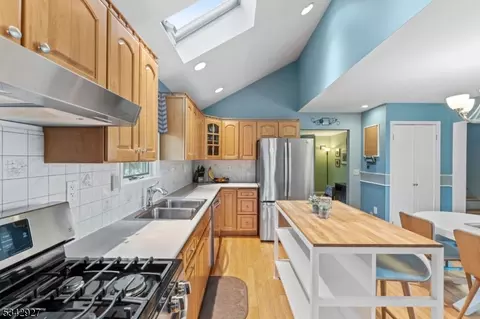 21 Alps Rd, Wayne, NJ 07470 photo 9