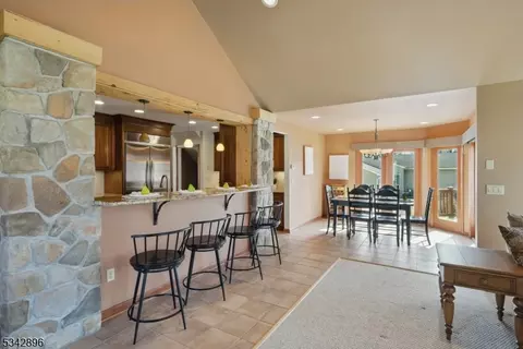 29 Manor Dr, Wayne, NJ 07470 photo 10
