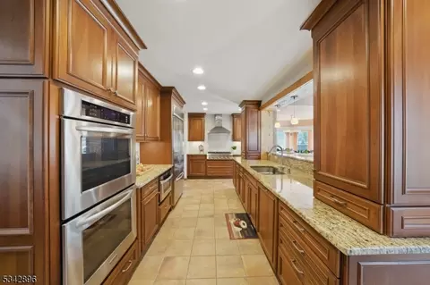 29 Manor Dr, Wayne, NJ 07470 photo 4