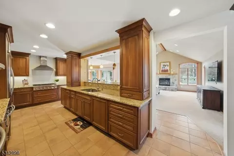29 Manor Dr, Wayne, NJ 07470 photo 8