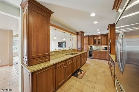 29 Manor Dr, Wayne, NJ 07470 photo 6