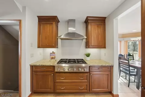 29 Manor Dr, Wayne, NJ 07470 photo 5