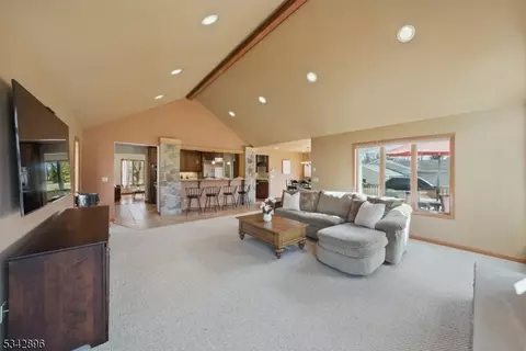 29 Manor Dr, Wayne, NJ 07470 photo 18