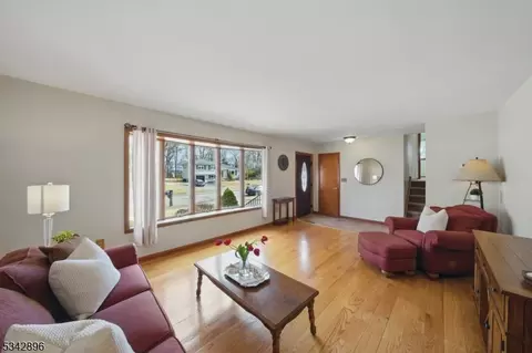 29 Manor Dr, Wayne, NJ 07470 photo 3