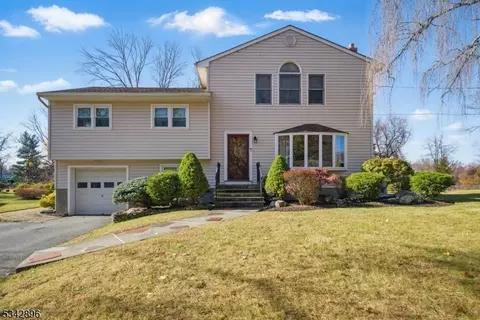 29 Manor Dr, Wayne, NJ 07470