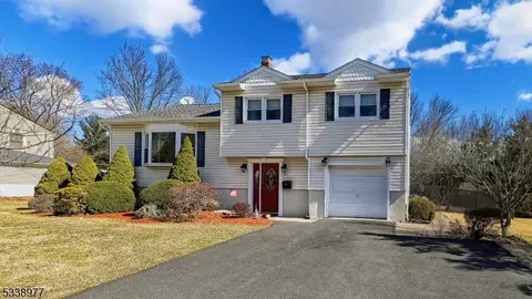 28 Joyce Ln, Wayne, NJ 07470