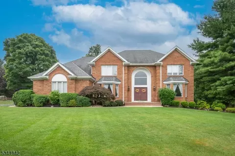 2 Woodshire Ter, Towaco, NJ 07082