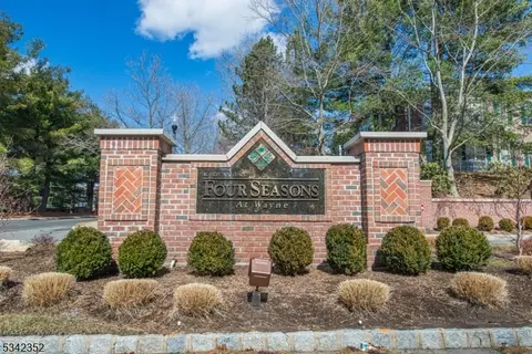 1015 Four Seasons Dr #1015, Wayne, NJ 07470