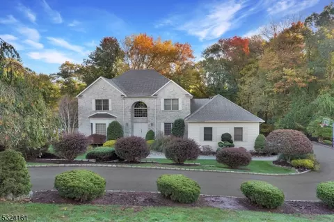 27 Kanouse Ln, Montville, NJ 07045