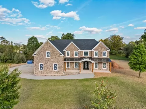 16 Boehm Dr, Lebanon, NJ 08833